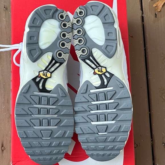 NEW Nike Air Max Plus Triple White Casual Sneaker - Size Mens 11 | Womens 12.5 - Picture 7 of 9